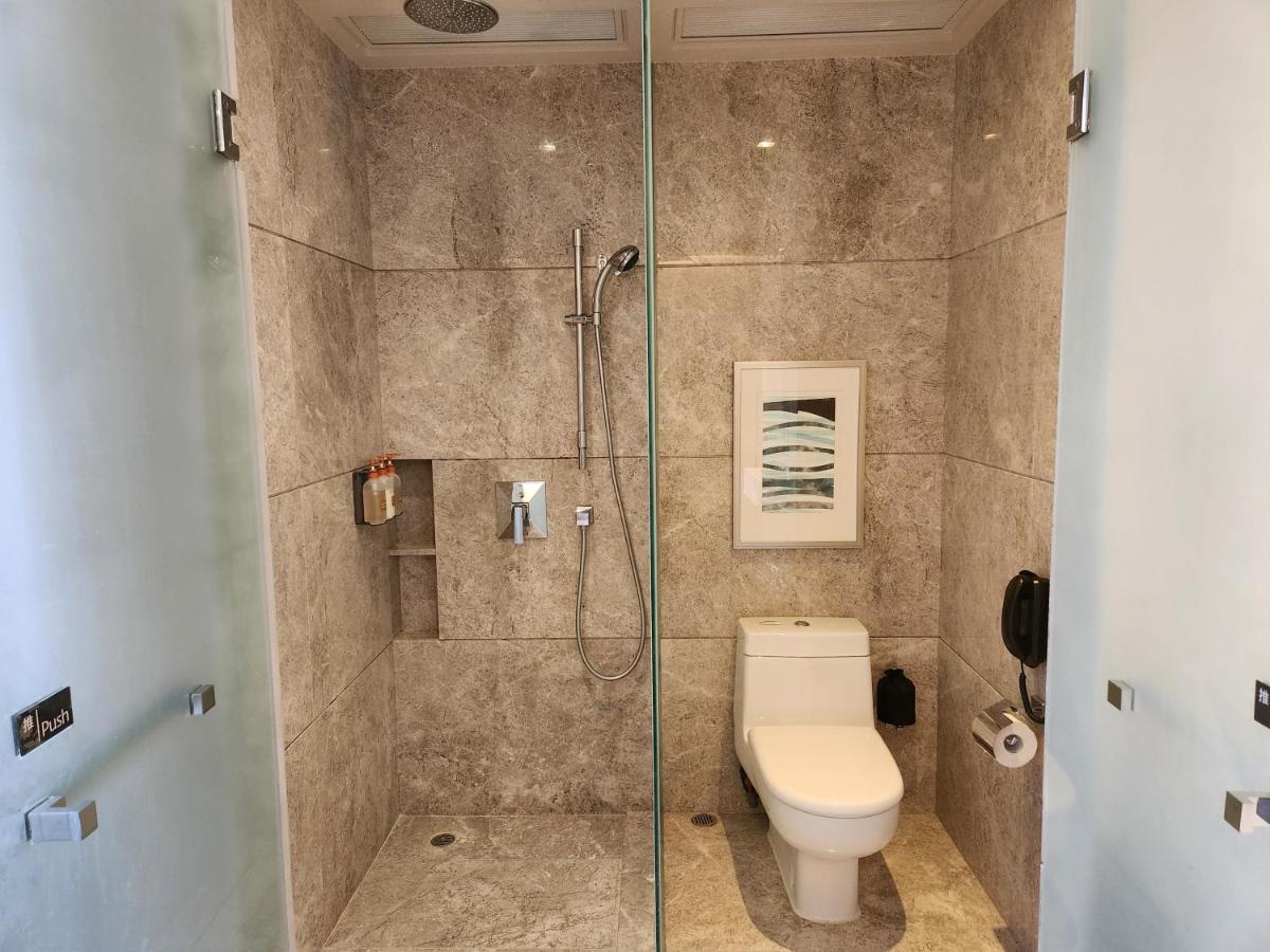 Crowne Plaza Kowloon East By Ihg Hotel